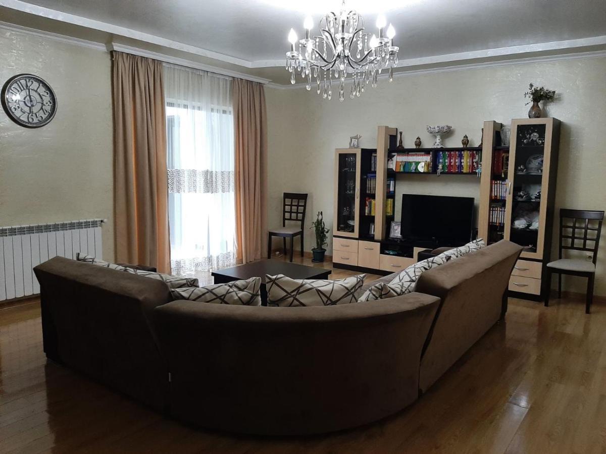 Mindia'S Apartment Batoumi Extérieur photo